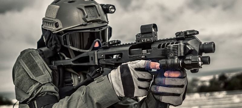 Ngạc nhiên phụ kiện biến súng ngắn thành tiểu liên cực kỳ lợi hại